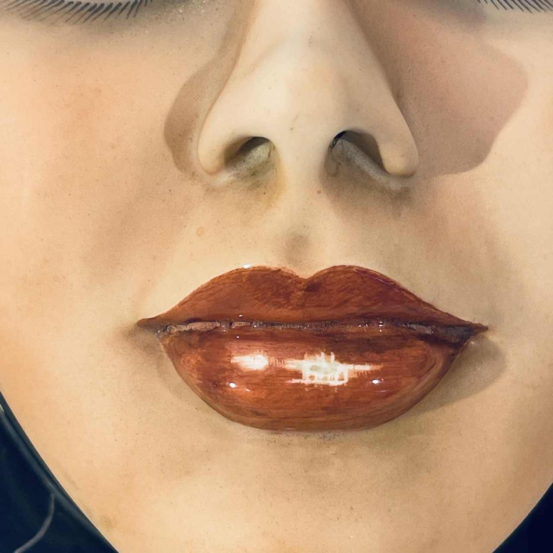 TRIART BASSANO 'Visage de femme au voile' sculpture buste, céramique polychrome Art Déco, ca 1940