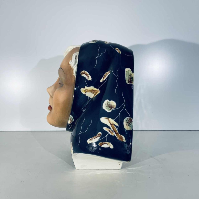 TRIART BASSANO 'Visage de femme au voile' sculpture buste, céramique polychrome Art Déco, ca 1940
