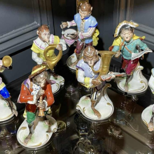 " Singerie " Porcelaine VOLKSTEDT, Groupe de 7 Singes Orchestre Musiciens, 1950s
