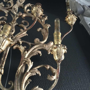 Paar grote zilveren Louis XV Rocaille wandlampen 77cm, gepleisterd hout 1940