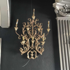 Paar grote zilveren Louis XV Rocaille wandlampen 77cm, gepleisterd hout 1940