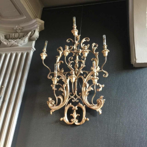 Paar grote zilveren Louis XV Rocaille wandlampen 77cm, gepleisterd hout 1940