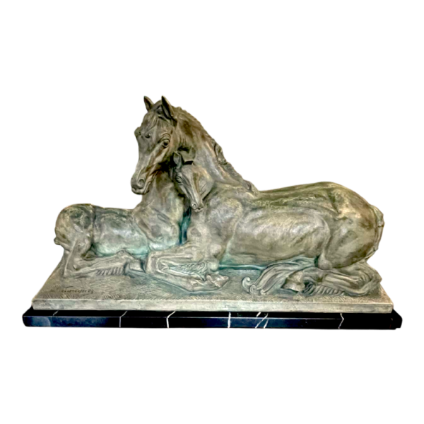 MAURICE WAUCQUEZ 'Repos' jument et son poulain, sculpture équestre Art De´co terre cuite, vers 1935