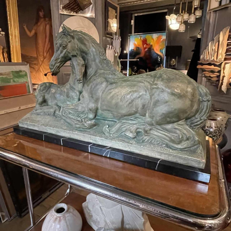 MAURICE WAUCQUEZ 'Repos' jument et son poulain, sculpture équestre Art De´co terre cuite, vers 1935