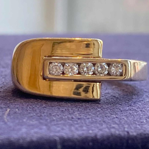 Bague moderniste, or & diamants taille brillant, ca 1980