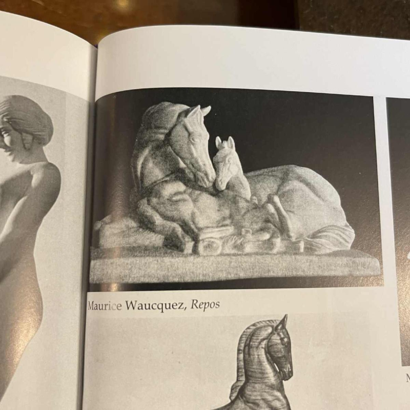 MAURICE WAUCQUEZ 'Repos' merrie en veulen, Art Deco terracotta ruitersculptuur, circa 1935
