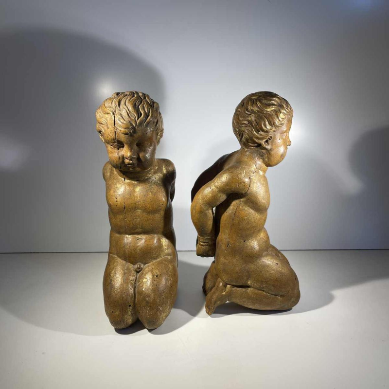 Paire d'angelots baroques sculptés en bois doré, Italie / Espagne, vers 1600