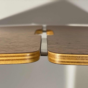 Paar krukken / bijzettafels, palissander aluminium, gebogen multiplex hout, Scandinavisch design ca. 1970