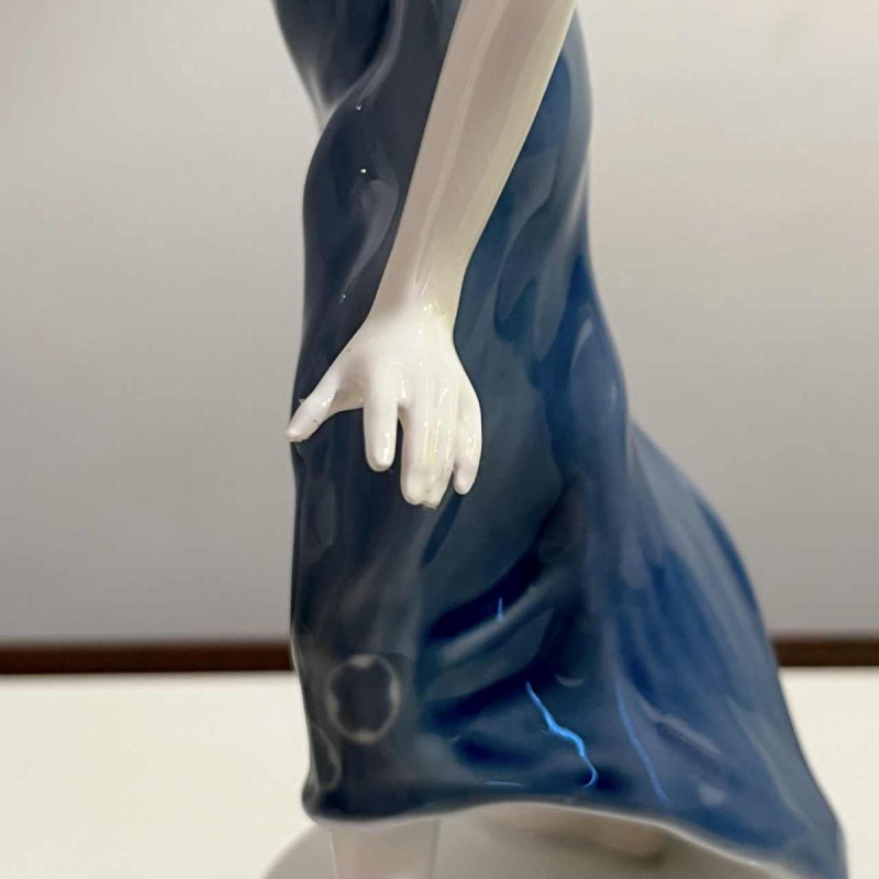 BERTHOLD BOEHS voor ROSENTHAL 'Ionische Danseres' Art Nouveau sculptuur 1913, geëmailleerd porselein, vrouwenbeeldje K201