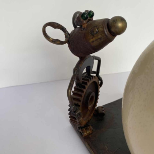 P. Larivière “Ne fais le clown, c'est notre souper“, sculpture métal et oeuf d'autruche , 2010