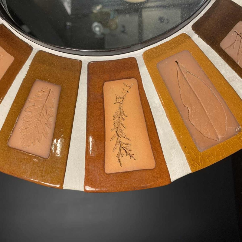 ROGER CAPRON à VALLAURIS, miroir en carreaux de céramique, décor feuilles, 1970
