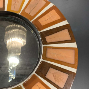 ROGER CAPRON à VALLAURIS, miroir en carreaux de céramique, décor feuilles, 1970