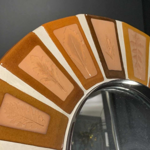 ROGER CAPRON à VALLAURIS, miroir en carreaux de céramique, décor feuilles, 1970