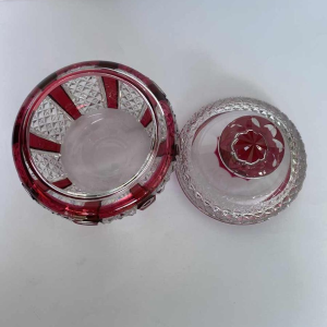 Val-Saint-Lambert, bonbonnière en cristal taillé clair doublé rouge, ca 1925