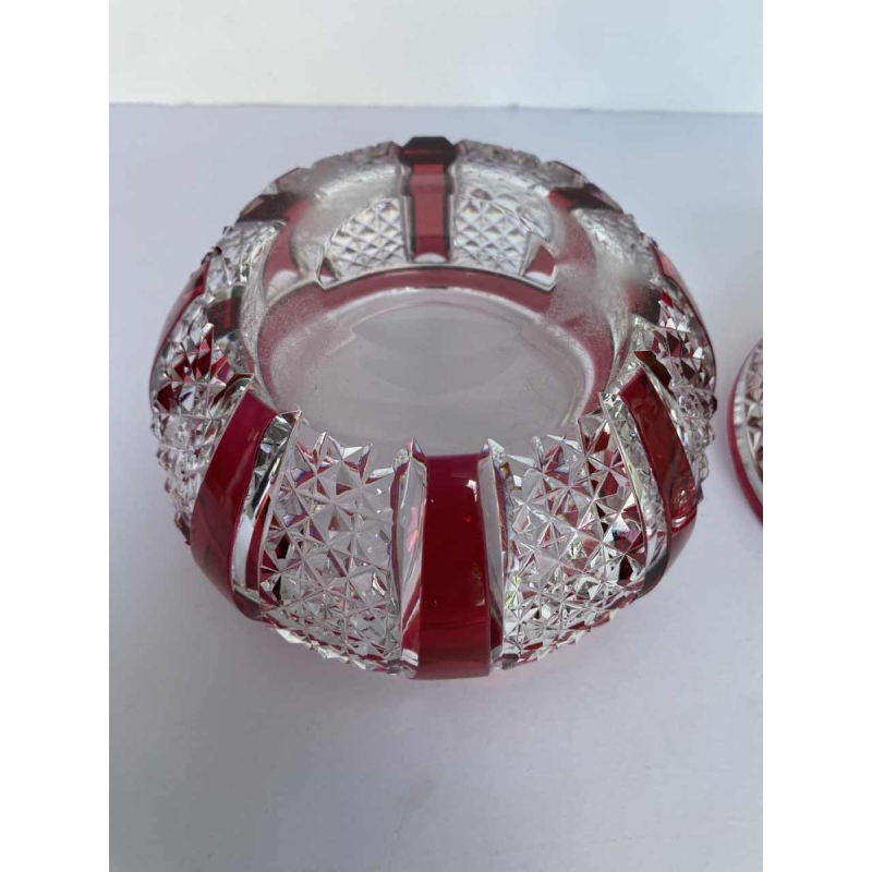 Val-Saint-Lambert, bonbonnière en cristal taillé clair doublé rouge, ca 1925