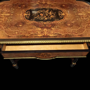 Table de milieu / guéridon Napoléon III, marqueterie, placage, bronze, XIXe s