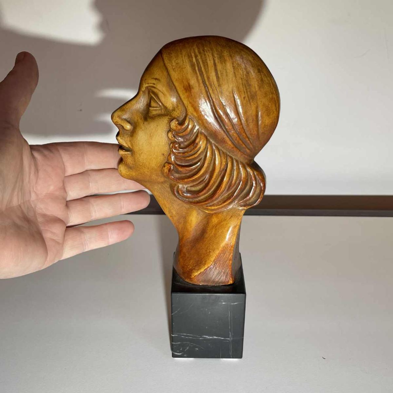 ANTONIO BANCHELLI 'Profile de femme garçonne' sculpture Art Déco en terre cuite, ca 1925