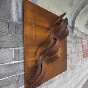 Vinciane Wéry, sculpture murale abstraite en acier corten