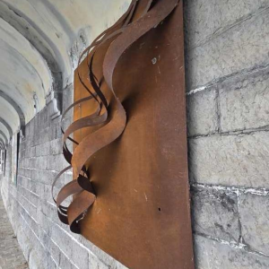Vinciane Wéry, sculpture murale abstraite en acier corten