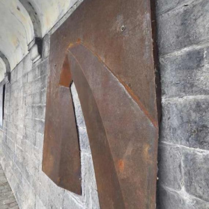 Véronique Roland “Pas-sage“ sculpture murale abstraite en acier corten, XXIe s