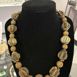 Rare necklace of Afghan pearls dating from between the 9th and 12th century