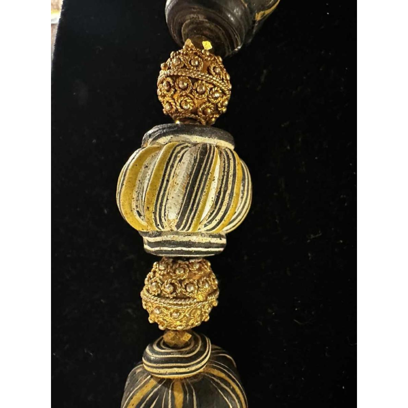 Rare necklace of Afghan pearls dating from between the 9th and 12th century