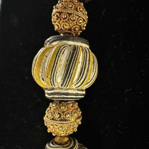 Rare necklace of Afghan pearls dating from between the 9th and 12th century