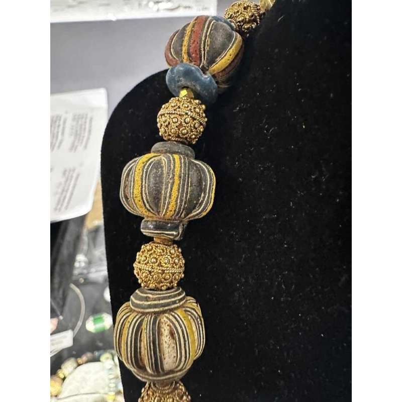 Rare necklace of Afghan pearls dating from between the 9th and 12th century