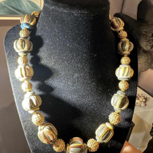 Rare necklace of Afghan pearls dating from between the 9th and 12th century