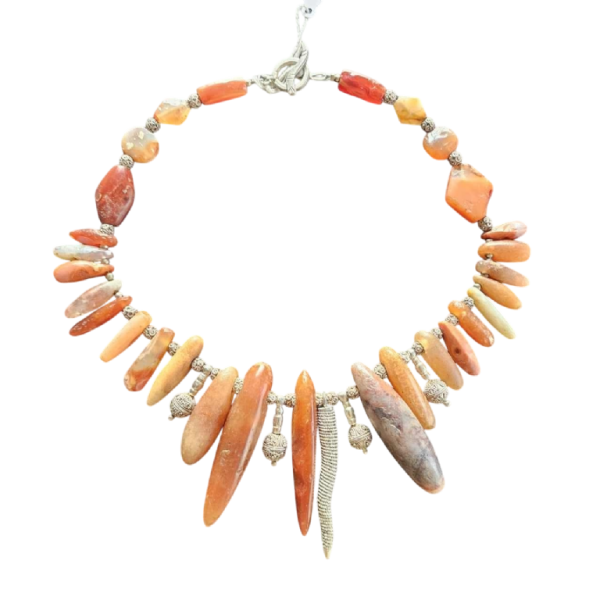 Nicole Vandenabeele, collier de perles de cornaline du néolithique, pendentif en argent
