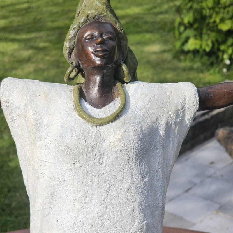 Adama Gandema "Femme au foulard" sculpture en bronze, Burkina Faso