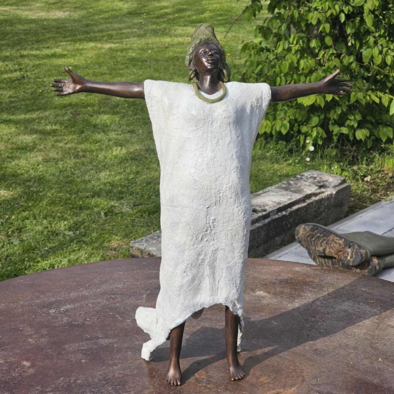 Adama Gandema "Femme au foulard" sculpture en bronze, Burkina Faso