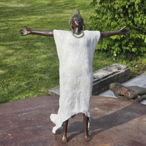 Adama Gandema "Vrouw met sjaal" bronzen sculptuur, Burkina Faso