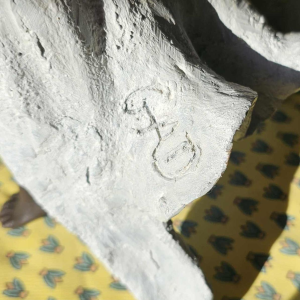 Adama Gandema "Femme au foulard" sculpture en bronze, Burkina Faso