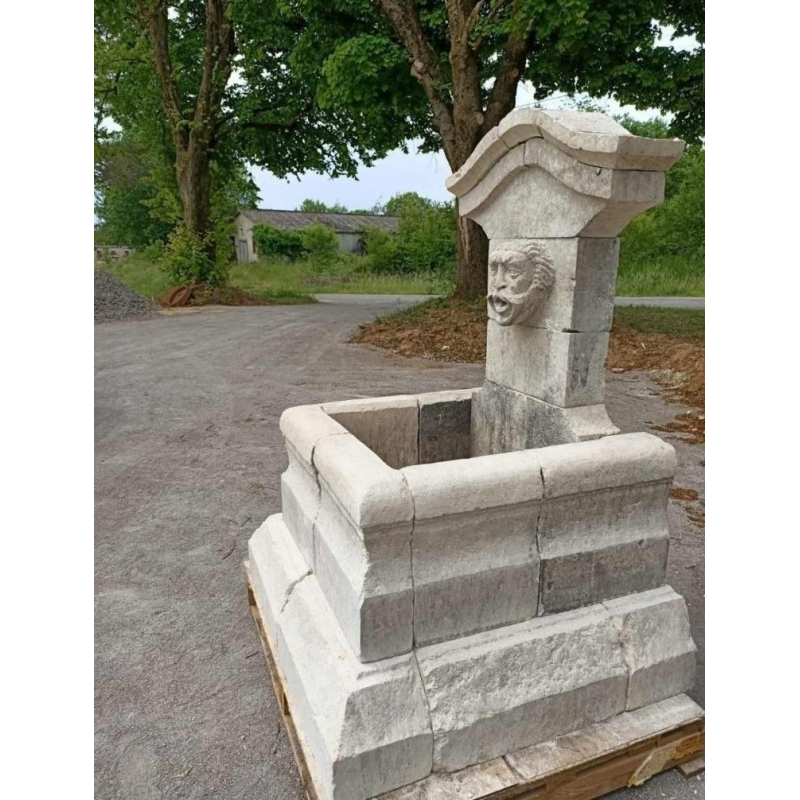 Fontaine en pierre, 20ème siècle