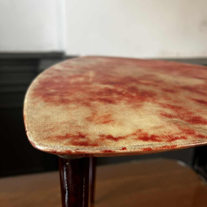 ALDO TURA, table basse/d'appoint en parchemin peau de che`vre teinte´e rouge laqué, Italie ca 1950