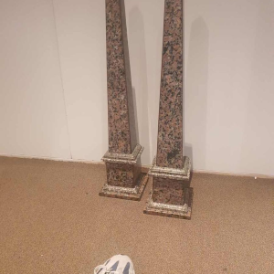 Paire d'obélisques en marbre, Italie XXe s