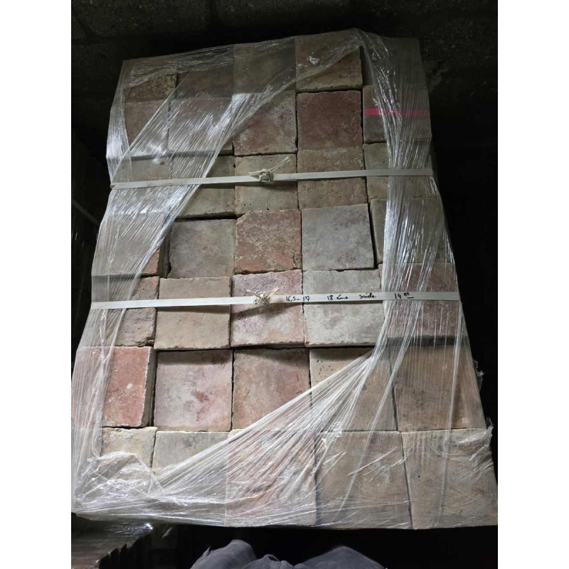 Antieke terracotta vloertegels 'Tomettes' (verkocht door M2), 18e eeuw