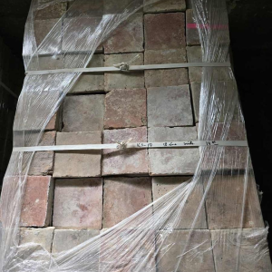 Antique terracotta floor tiles 'Tomettes' (sold by M2), 18th century