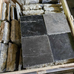 Antiek blauw en zwart plaveisel uit België (verkocht door M2), 19e eeuw