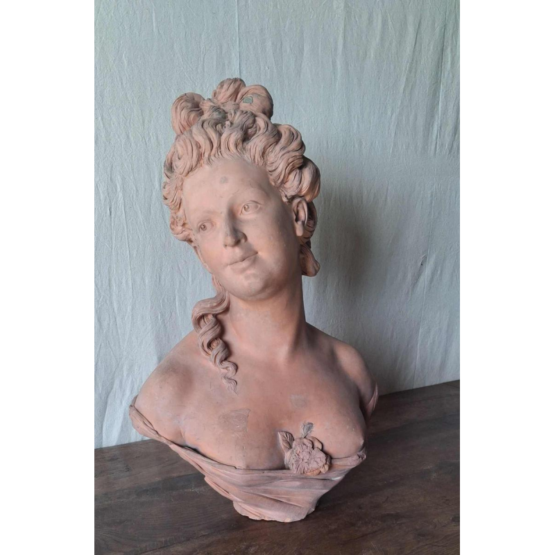 Buste de femme en terre cuite