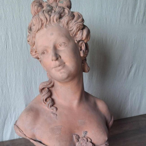 Buste de femme en terre cuite