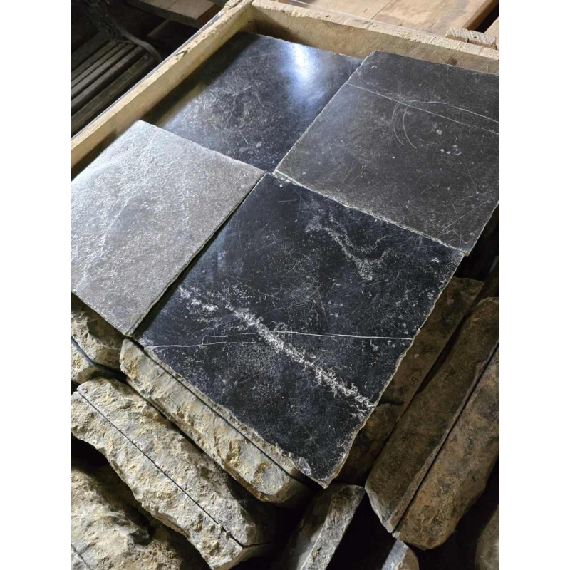 Dallage ancien en pierre bleue et noir de Belgique (vendu au M2), 19ème siècle