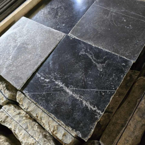 Antiek blauw en zwart plaveisel uit België (verkocht door M2), 19e eeuw