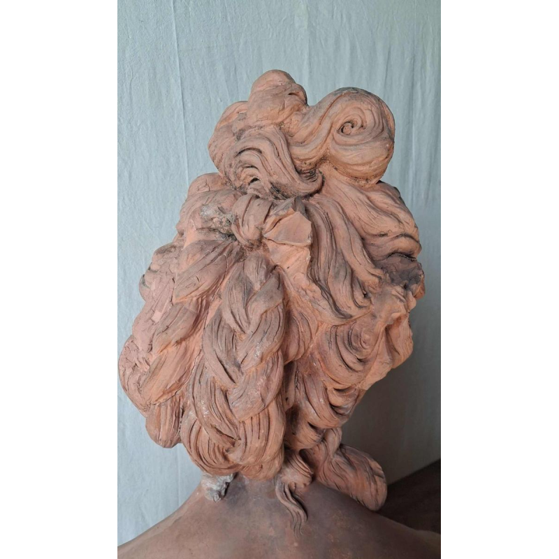Buste de femme en terre cuite