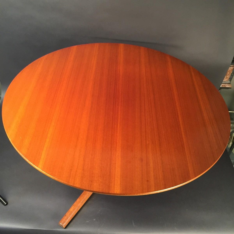 Bernhard Pedersen & Son - Table de salon tripode en teck à plateau circulaire