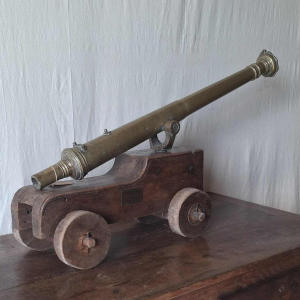 Canon de bord en bronze “Couleuvrine de Marine“, socle bois