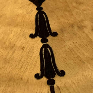 SUE ET MARE (toegeschreven) Art Deco ingelegde sycamore ebbenhouten bijzettafel