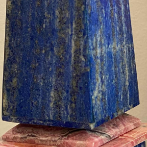 Sculpture 'Obélisque' en lapis lazuli & rhodochrosite, ca 1970