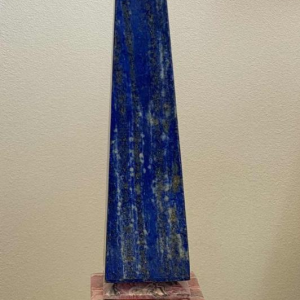 Sculptuur ‘Obelisk’ lapis lazuli & rhodochrosiet, ca 1970
